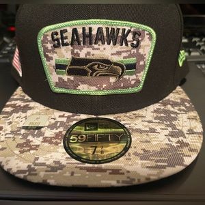 NWT Seattle Seahawks Hat
New Era
Size 7 7/8
NFL